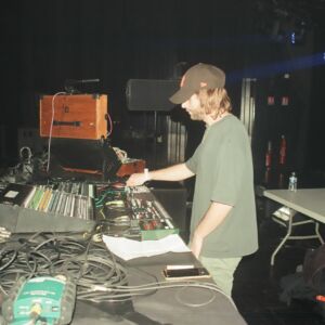 le DJ Mud deep penndnat un set